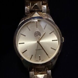 Gold Elephant Quartz Women's Watch